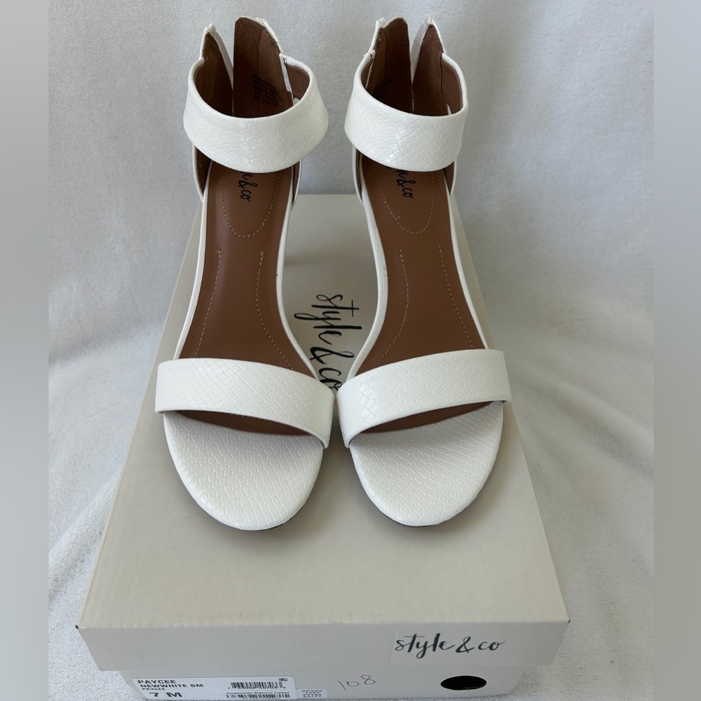 Size 7 white Style & Co mid heel sandals NEW